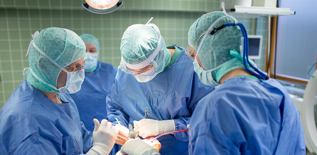 Eine Operation in der Klinik für Orthopädie und Unfallchirurgie am KRH Klinikum Robert Koch Gehrden